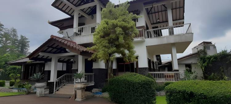 红多兹高级酒店@格里亚因科帕布里西萨鲁阿彭卡克(RedDoorz Premium @ Griya Inkoppabri Cisarua Puncak)图片