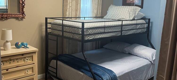 2 bdrm, sleeps 7 apartment. Pet friendly. Pool onsite. Outdoor grill. Hazard, KY图片