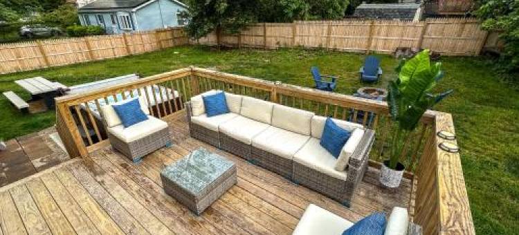 New! Updated Mystic Home w/ Sauna, Hot Tub & Deck图片