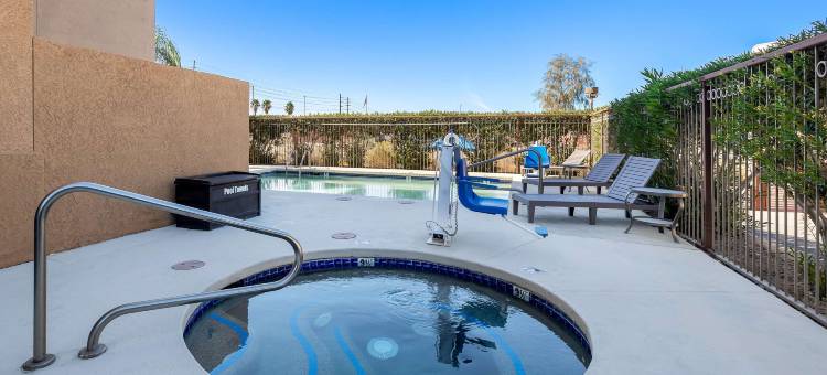 舒适套房酒店(Comfort Inn & Suites Near Kino Sports Complex)图片