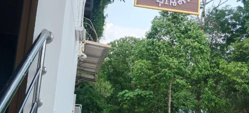 邦马那斯酒店(BanPunmanus Hotel)图片