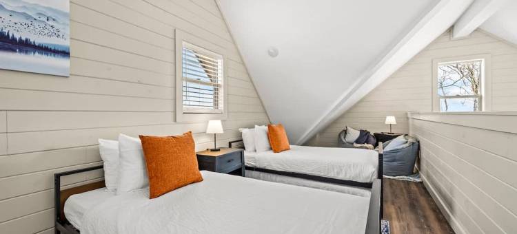 新湖景 室内泳池 可住14人 热水浴缸(NEW Lake View Indoor Pool Sleeps 14 Hot Tub)图片