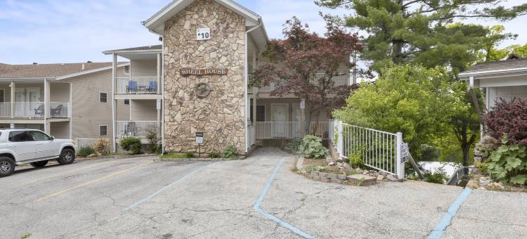 Spacious Deck and Breathtaking Views - Stunning Serene Retreat图片