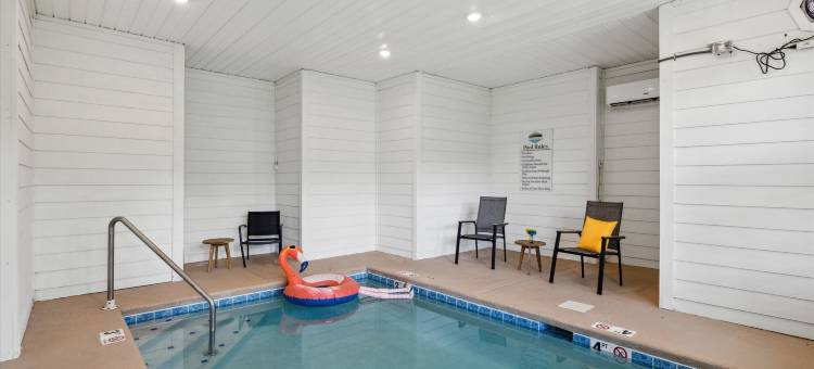 Indoor Pool and Hot Tub Oasis - Spacious Mountain Retreat图片