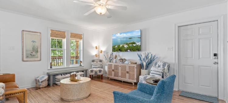 Bayfront Vistas and Private Pool - Spectacular Coastal Retreat图片