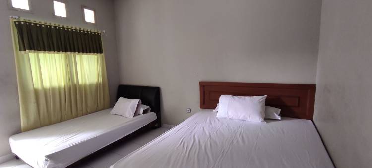 OYO 93051 Wisma Syariah Buloe Near Lapangan Abubakar Lambogo Batili Enrekang图片