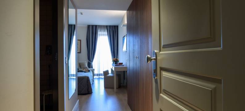 米拉索尔国际酒店(Hotel Mirasole International)图片