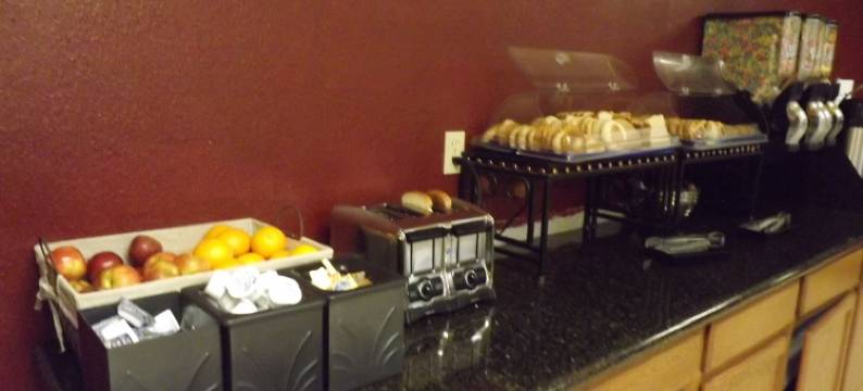 罗德威酒店及套房(Rodeway Inn & Suites)图片