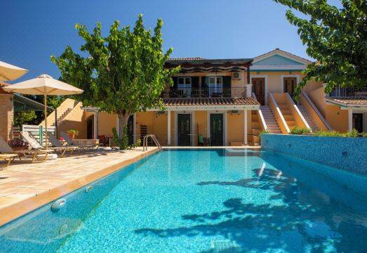 Villa Vita Holidays Hotel Overview