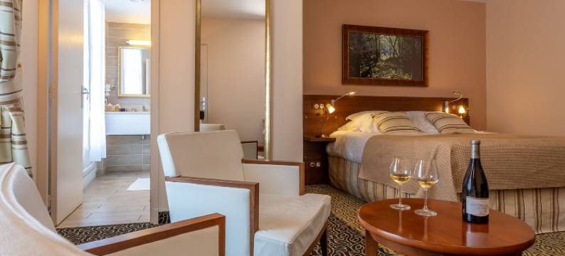 布尔乔亚家庭餐厅酒店(Hôtel Restaurant Famille Bourgeois "La Cote des Monts Damnés")图片