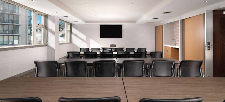 维多利亚庄园套房酒店(Chateau Victoria Hotel & Suites)图片