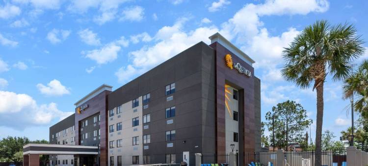 休斯顿西北拉昆塔温德姆套房酒店(La Quinta Inn & Suites by Wyndham Houston NW Brookhollow)图片