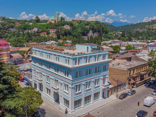 库塔伊西纽波特酒店