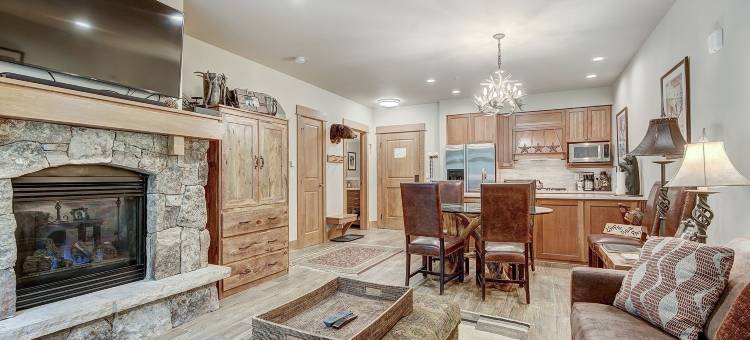 Luxury 1-Bedroom Ski-in Out Condo with Slopeside Heated Pool, No Cleaning Fee 1 Condo by Redawning图片