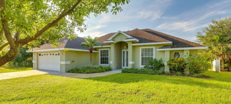 带有院子和船坞的湖泊普莱西德海滨房屋！(Waterfront Lake Placid Home w/ Yard & Boat Launch!)图片