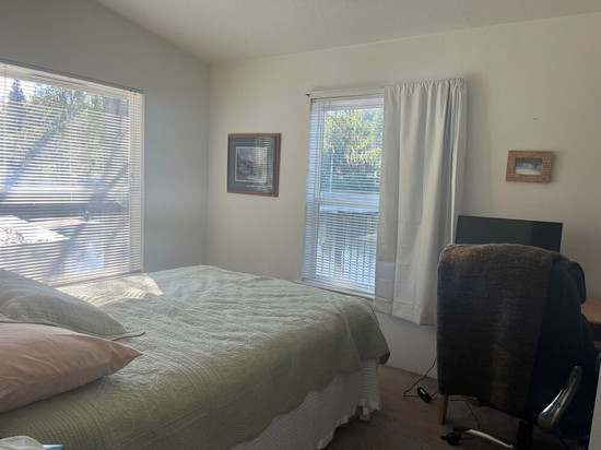 Family friendly 3-bedroom lake front cabin in Newport with a private dock
