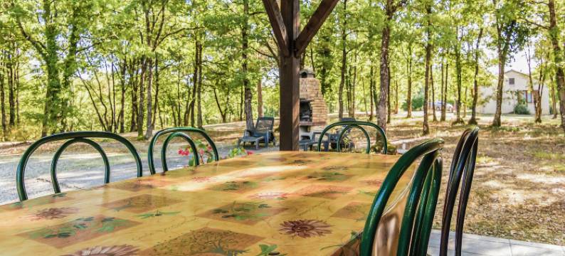 Quiet holiday home with shared pool图片