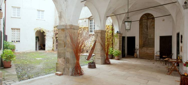A Romantic Rocca Retreat图片