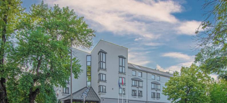 锡凯斯非赫尔瓦尔城堡酒店(Castrum Hotel Székesfehérvár)图片