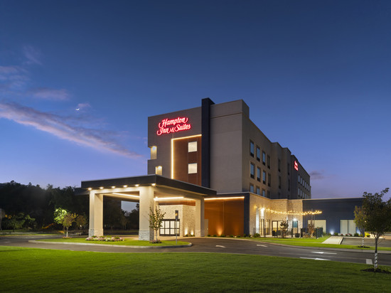 Hampton Inn & Suites 萨默塞特