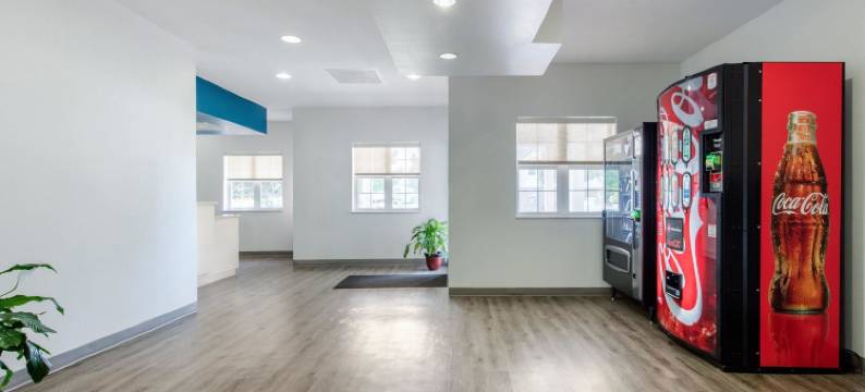 伯明罕霍姆伍德 I-65 郊区开放式客房(Suburban Studios Birmingham Homewood I-65)图片