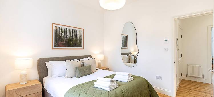 切尔西别致度假屋：明亮空间和阳台幸福(Chic Chelsea Retreat: Bright Space & Balcony Bliss)图片