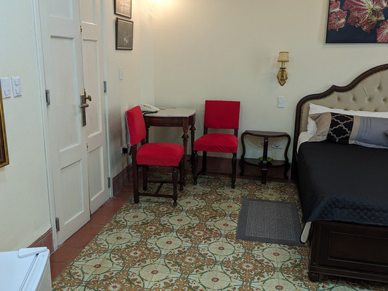 Old Havana Hideaway with King-Sized Bed & Private Balcony