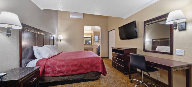 福布鲁克市中心伊克诺套房酒店(Econo Lodge Inn & Suites Fallbrook Downtown)图片