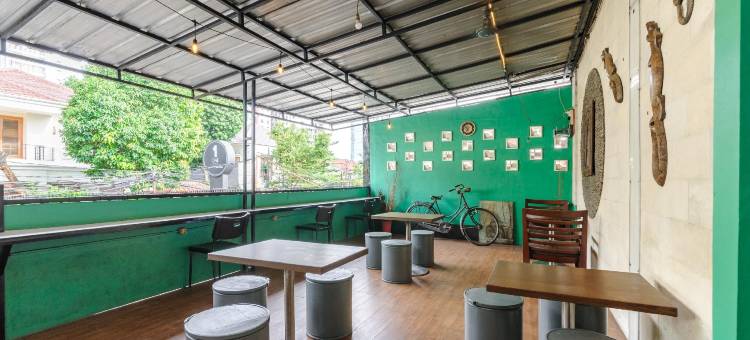 红多兹酒店-近西兰达克城广场(RedDoorz near Cilandak Town Square)图片