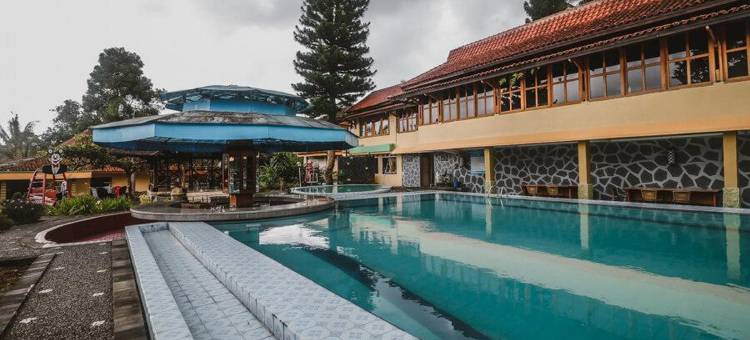 茂物红多兹Plus Neo Asri Megamendung彭查克酒店(RedDoorz Plus at Neo Asri Hotel Megamendung Puncak Bogor)图片