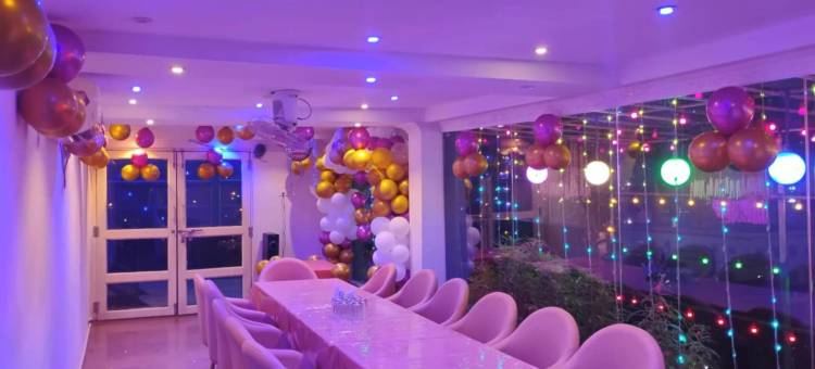 德奥加尔带露台舒适酒店(Deoghar Hotel with Terrace Comfort)图片