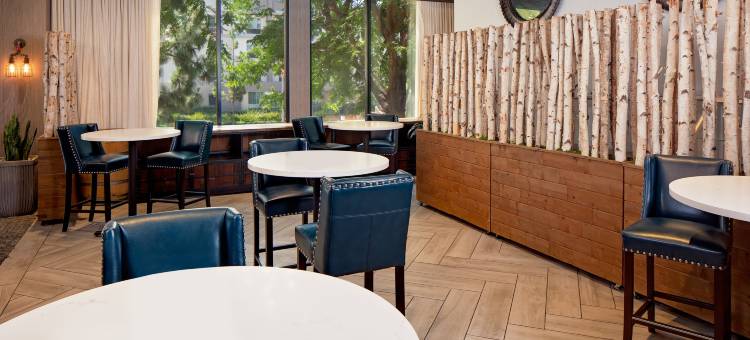 圣塔安那希尔顿逸林酒店-泽萨酒店(Hotel Zessa Orange County Airport, a DoubleTree by Hilton)图片
