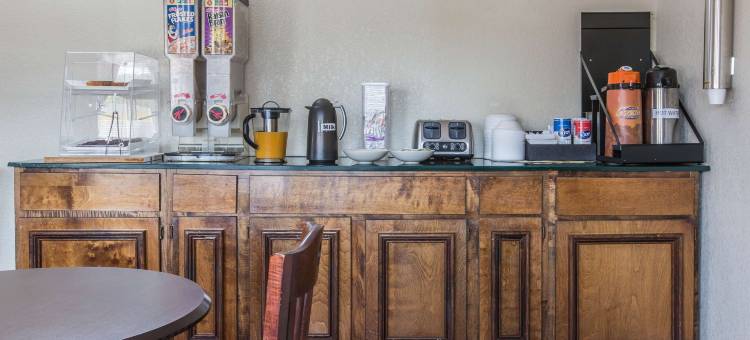 罗德威酒店玛丽埃塔靠近多宾斯空军基地(Rodeway Inn)图片