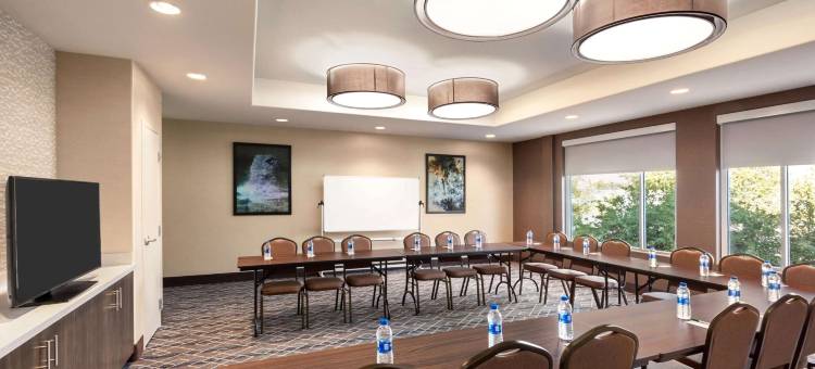 克洛维斯拉昆塔温德姆套房酒店(La Quinta Inn & Suites by Wyndham Clovis CA)图片