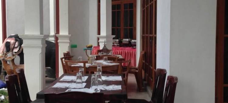 玛哈库马拉白房子酒店(Mahakumara White House Hotel)图片