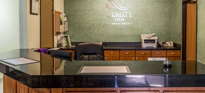 锡达拉皮兹柯林斯路凯艺酒店(Quality Inn at Collins Road - Cedar Rapids)图片