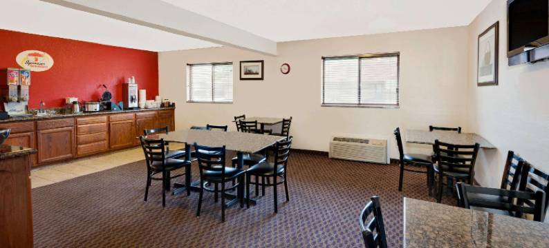 爱荷华瀑布速8酒店(Super 8 by Wyndham Iowa Falls)图片