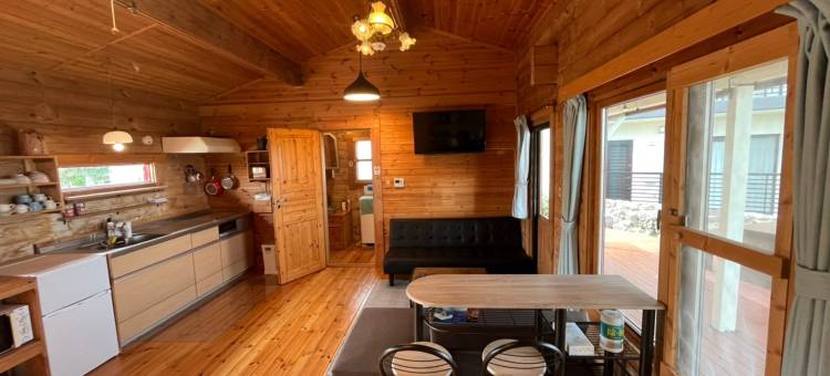 一个可以开车到达的偏远岛屿，目前备受关注的[濑底岛]公寓(Its a Cute Log House on the Remote Island Sesoko)图片