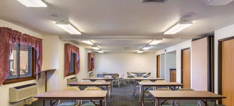 威斯康星萨库维里 6 号汽车旅馆(Motel 6 Saukville, WI)图片