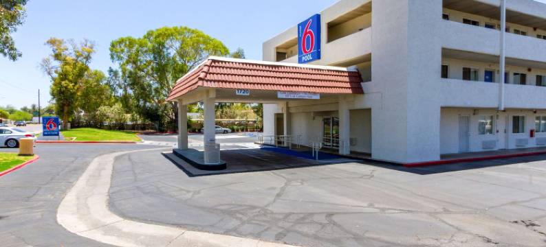 亚利桑那坦佩 - 凤凰城机场 - 牧师大道 6 号汽车旅馆(Tempe, AZ – Phoenix Airport – Priest Dr)图片