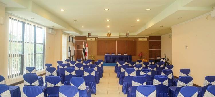 城市视野酒店安格拉尼-贾蒂巴朗(UrbanView Hotel Anggraeni Jatibarang)图片
