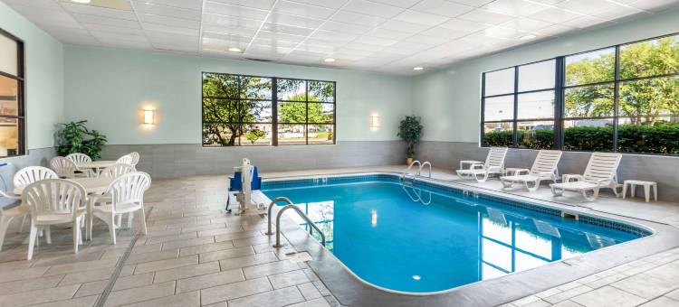 克拉丽奥西北套房酒店(Clarion Inn & Suites Northwest)图片