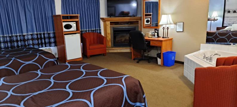 三山温德姆速8酒店(Super 8 by Wyndham Three Hills AB)图片