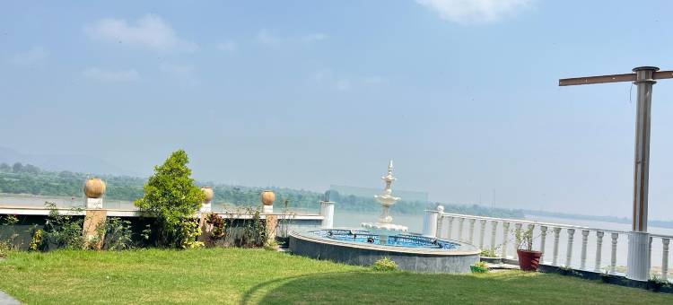 Narmade河畔度假村(TreeHouse Narmade A Riverfront Resort & Spa Narmadapuram)图片