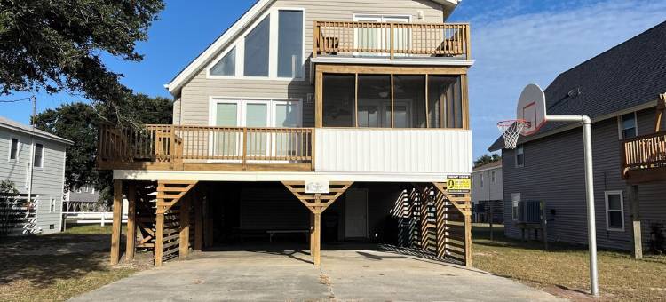 距海滩几步之遥 & 带有户外空间的温馨三卧室度假屋!(Charming 3-bedroom house with outdoor space & steps to the beach!)图片