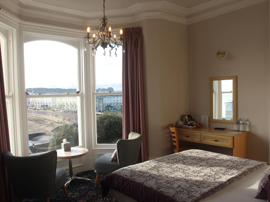 布莱恩-Y-摩尔酒店(限成人)