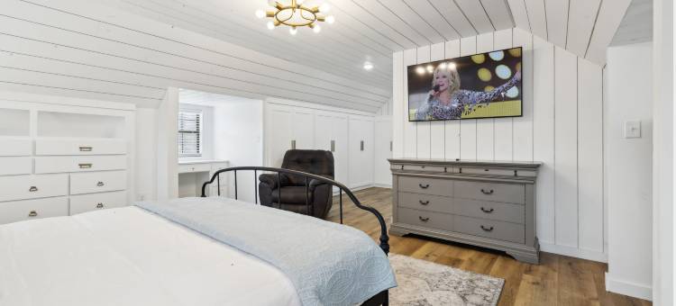 Expansive Outdoor Spaces and Cozy Interiors - Inviting Nature Retreat图片