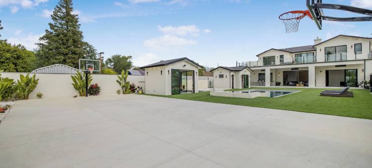 卡利法别墅 - 度假村风格生活，带私人泳池、水疗和剧院(Villa Califa - Resort-style Living w/ Private Pool, Spa & Theater)图片