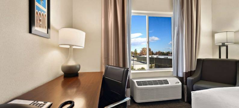 里诺机场舒适套房酒店(Comfort Inn & Suites Airport Convention Center)图片