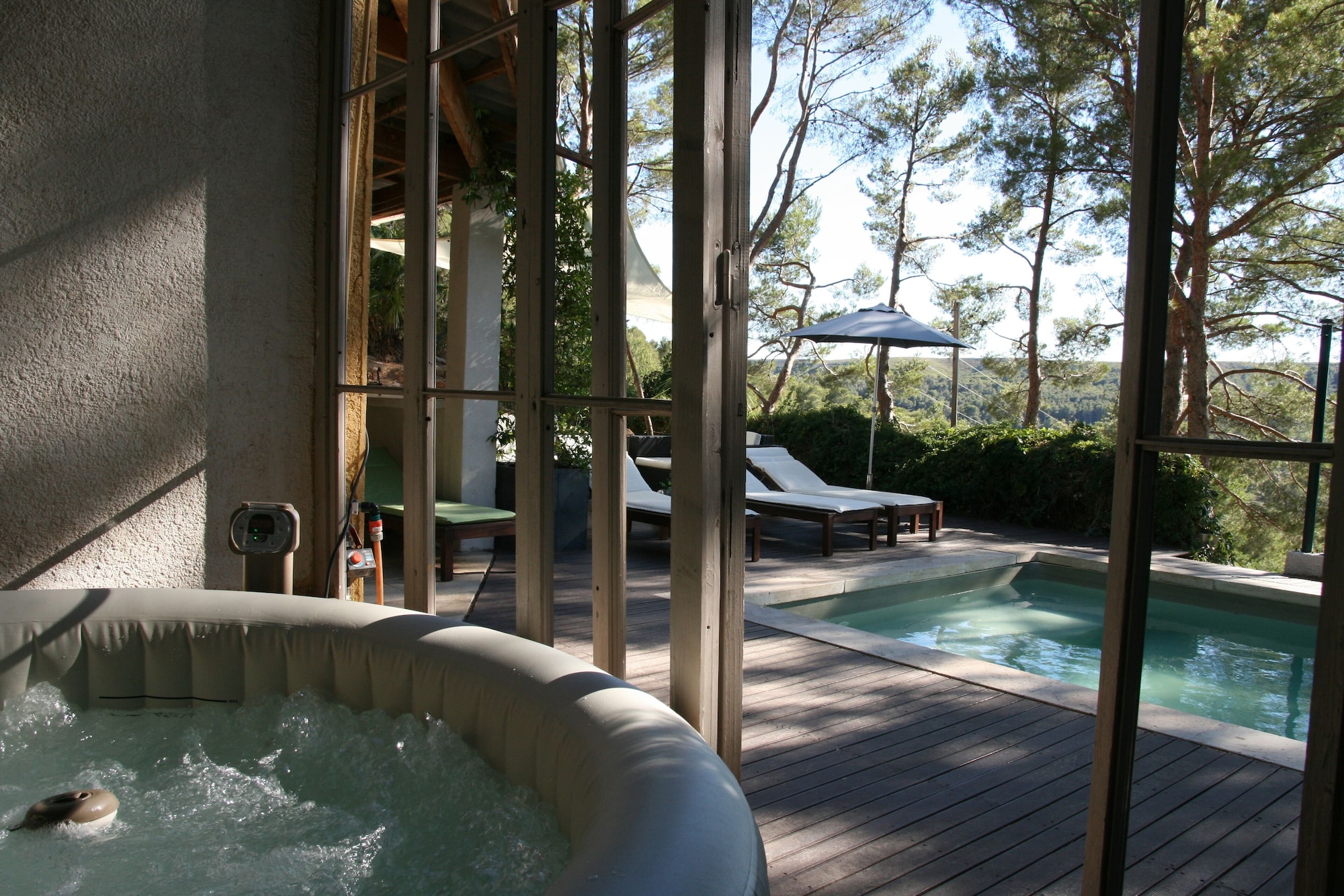 Le Mas des Roches à VelauxOver view